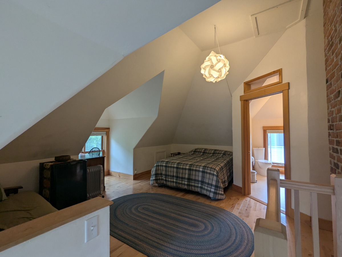 Beautiful private suite, walkable to downtown - Photo 3