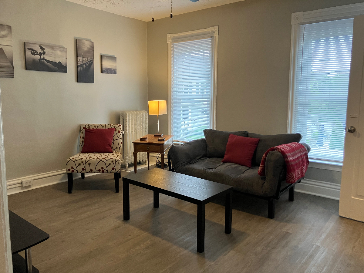 Recently Renovated 1BR 2 blocks from Geneva Hospital - Photo 7