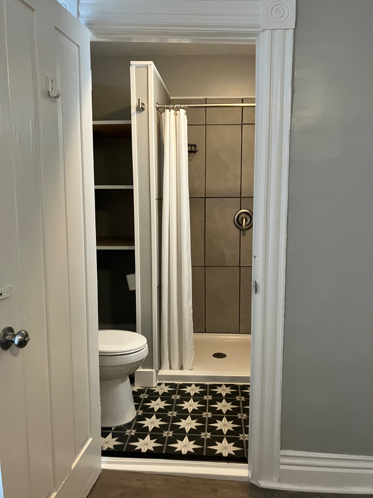 Recently Renovated 1BR 2 blocks from Geneva Hospital - Photo 9