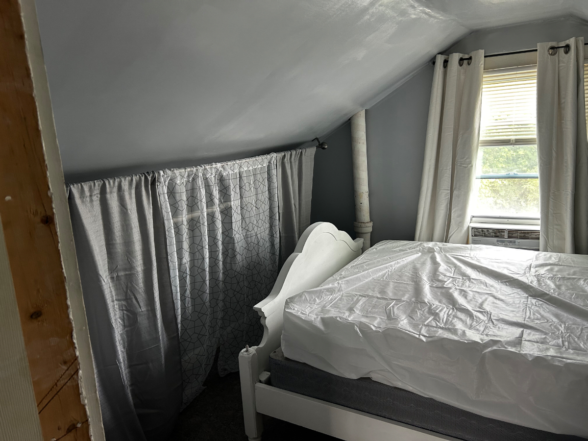 Room for rent just steps away from RPI - Photo 8