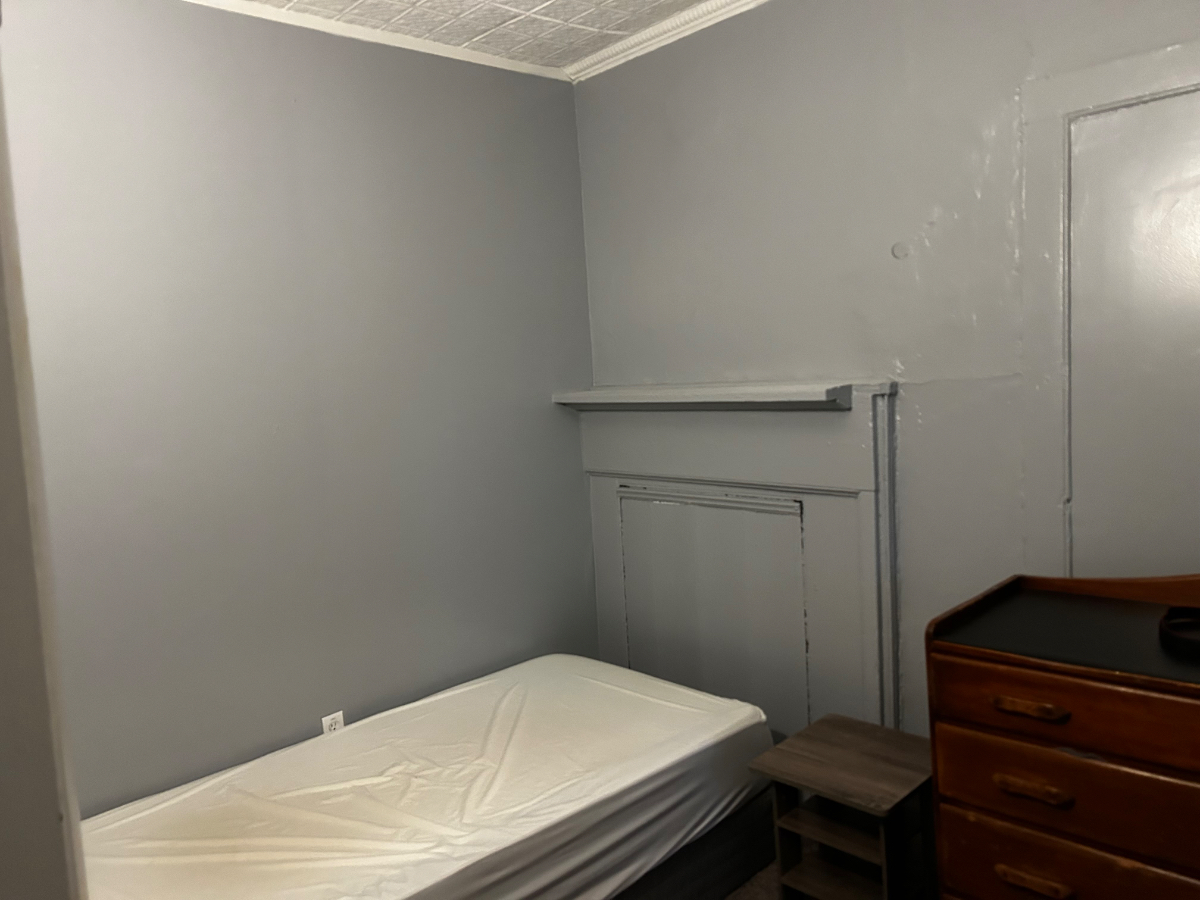 Room for rent just steps away from RPI - Photo 4
