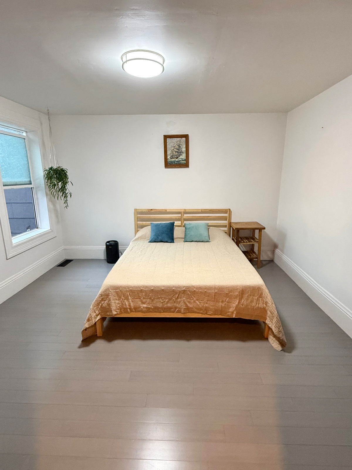 1 bedroom, 1 bath apartment with parking and... - Photo 2