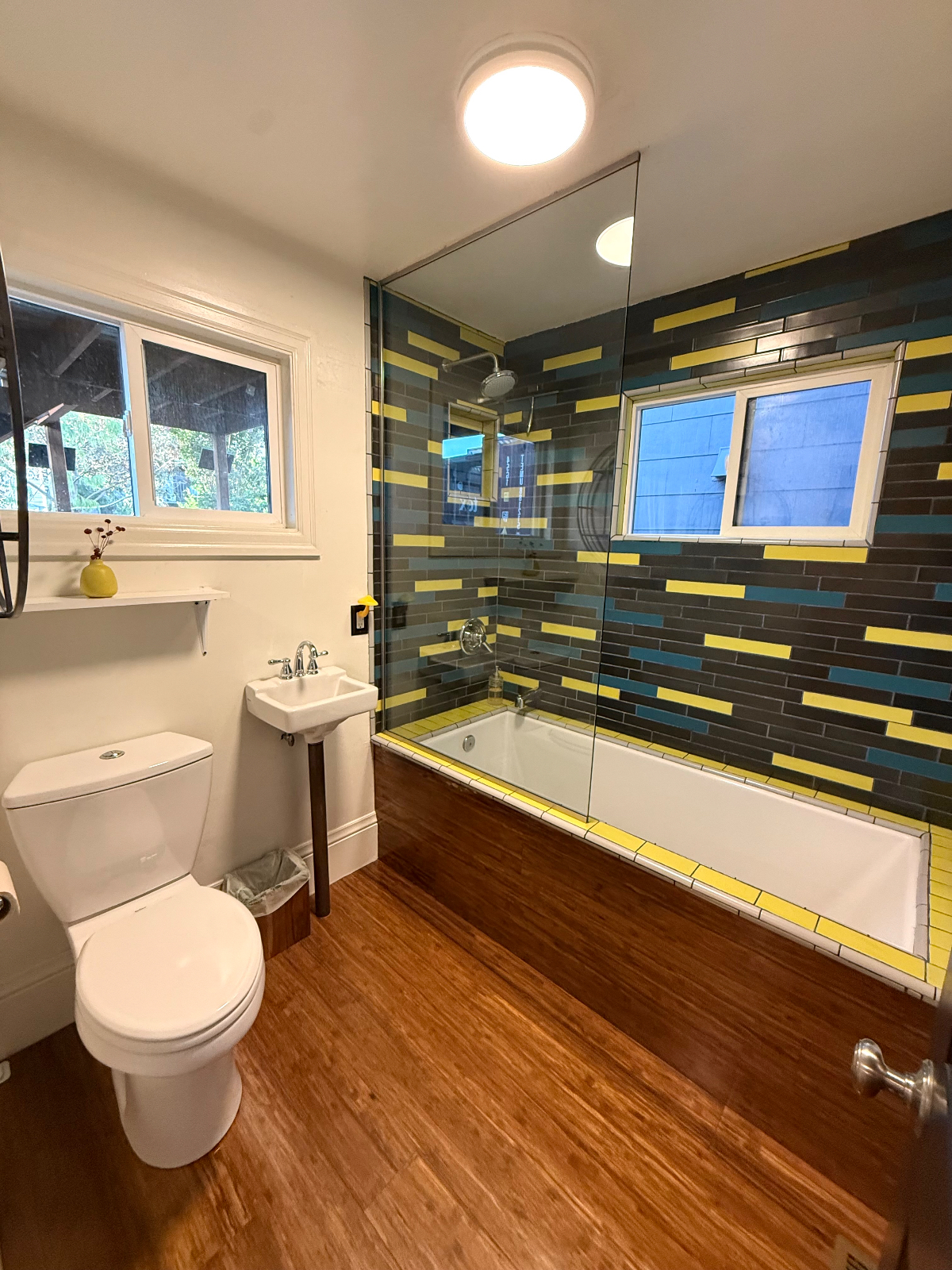 1 bedroom, 1 bath apartment with parking and... - Photo 4