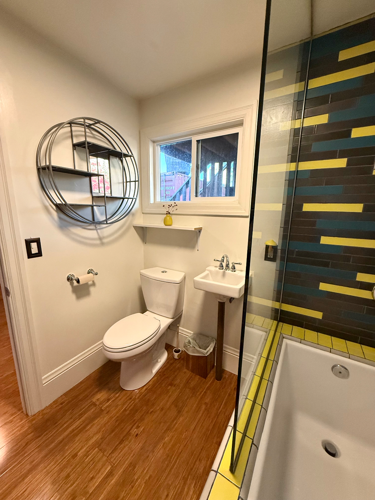 1 bedroom, 1 bath apartment with parking and... - Photo 5