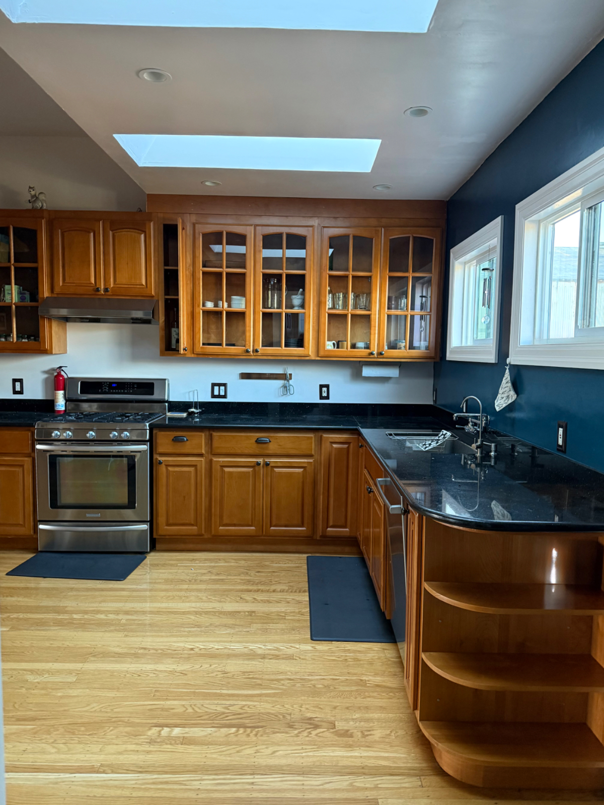 1 bedroom, 1 bath apartment with parking and... - Photo 3
