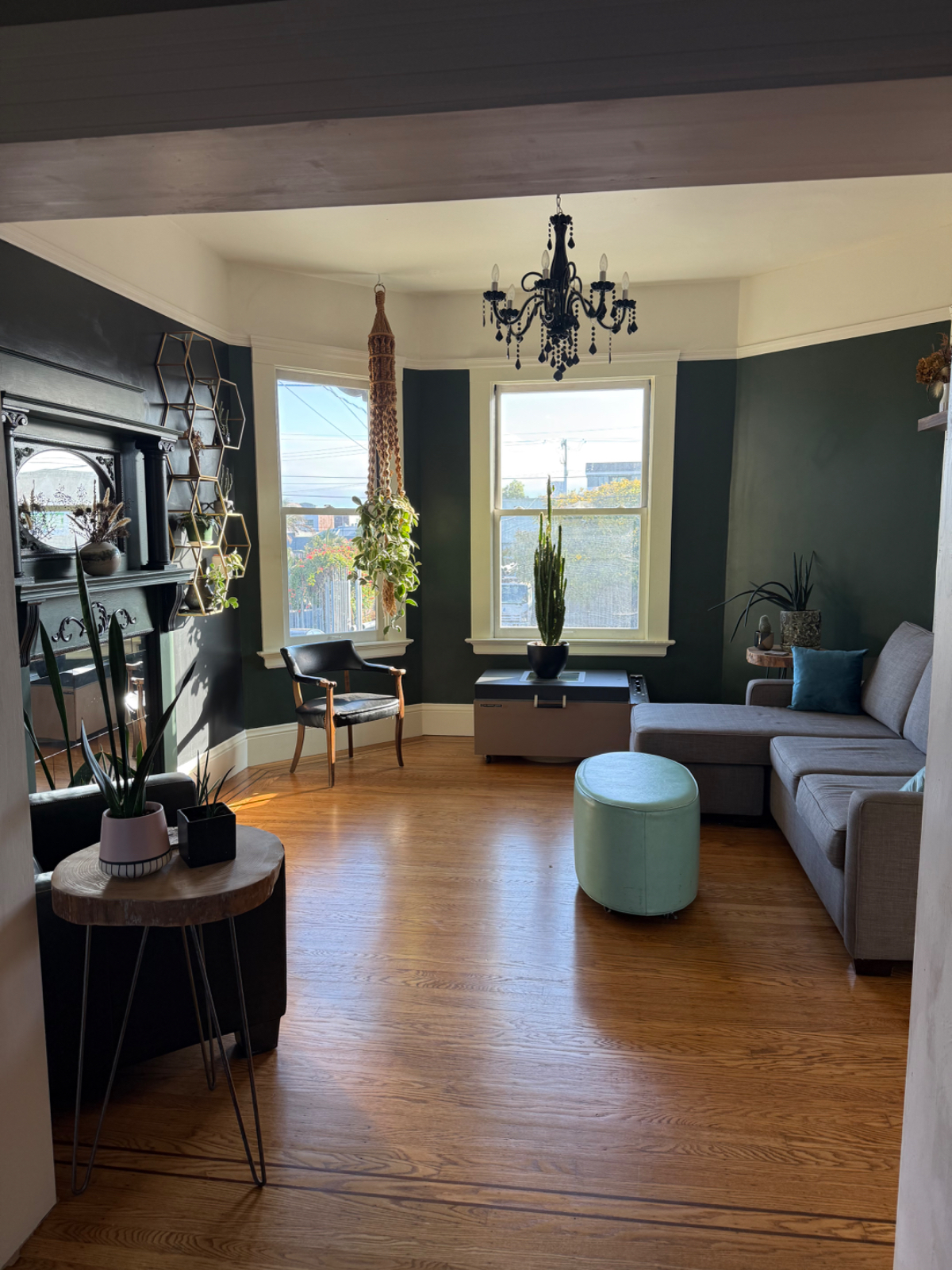1 bedroom, 1 bath apartment with parking and... - Photo 2