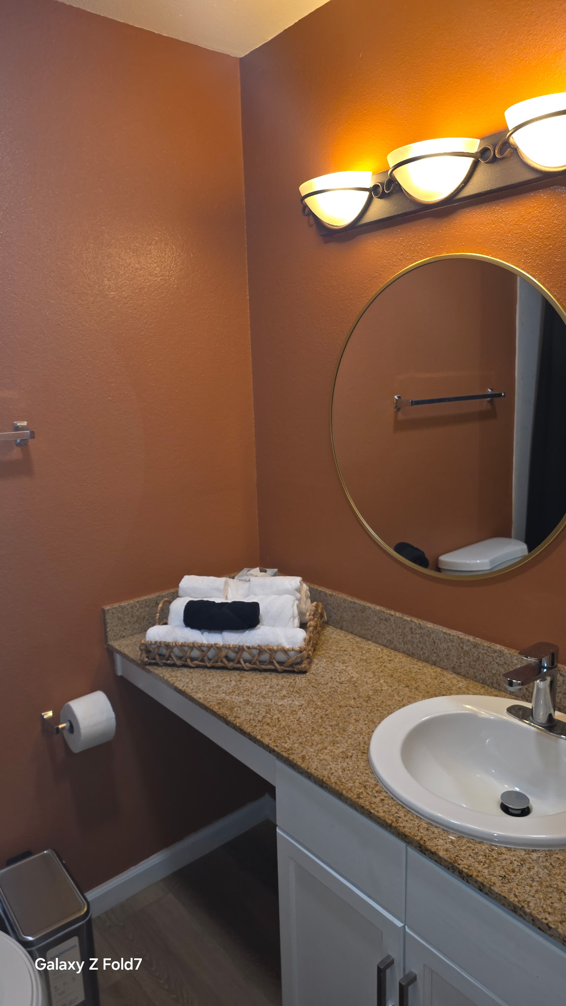 Fully Furnished Studio Apartment - Minutes away from two major hospitals - Photo 6