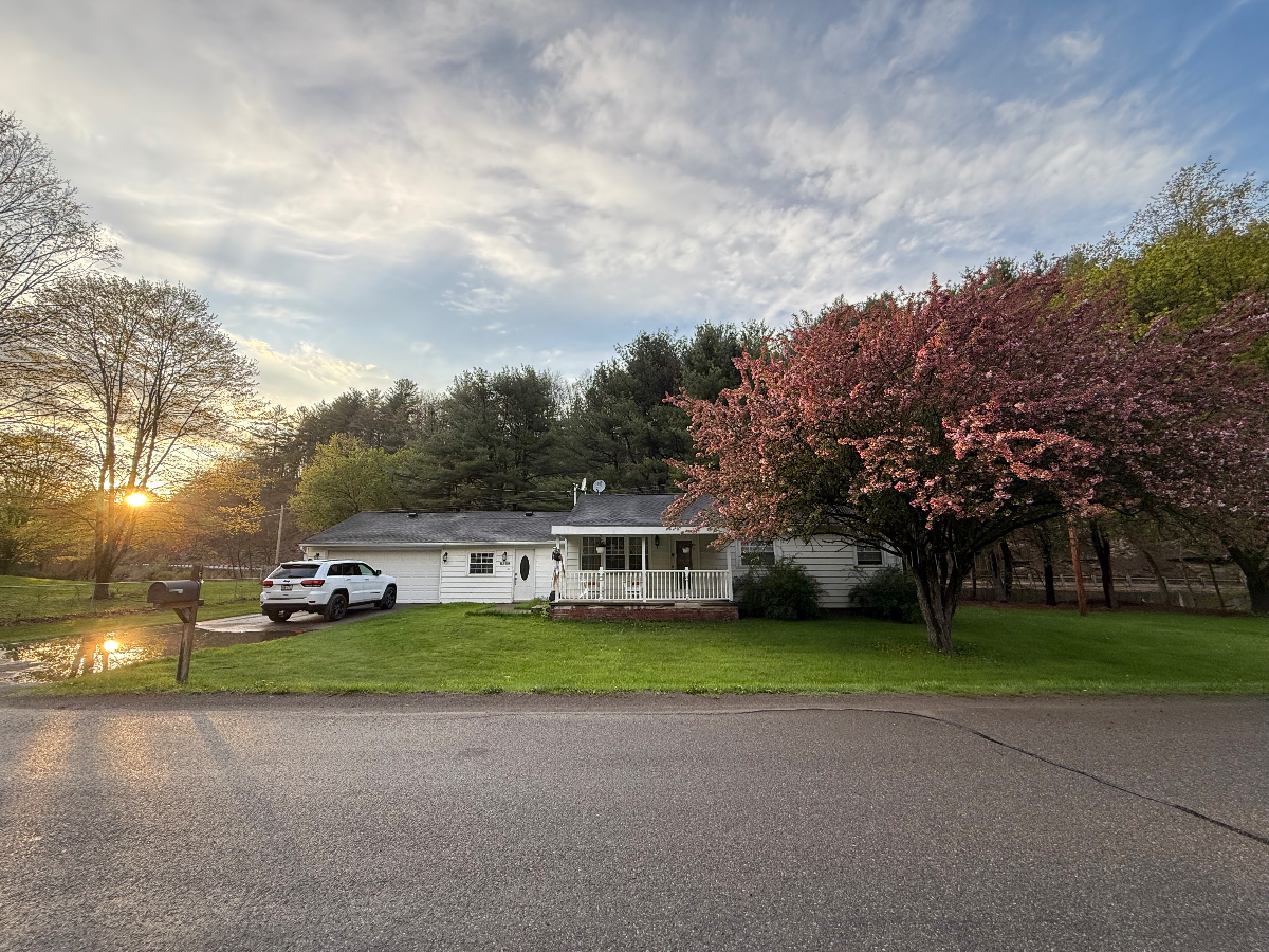 2Bedroom/1Bath Home fully furnished - Photo 1