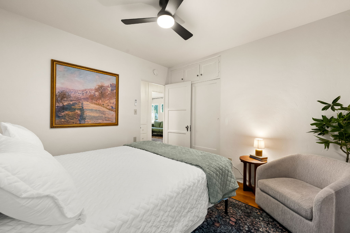 Charming Renovated 2-BR Home w/ Modern Comfort in Walkable Kensington Neighborhood - Utilities Included - Photo 4