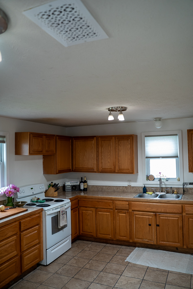 Three Bedroom Steps Away From Downtown - Photo 2