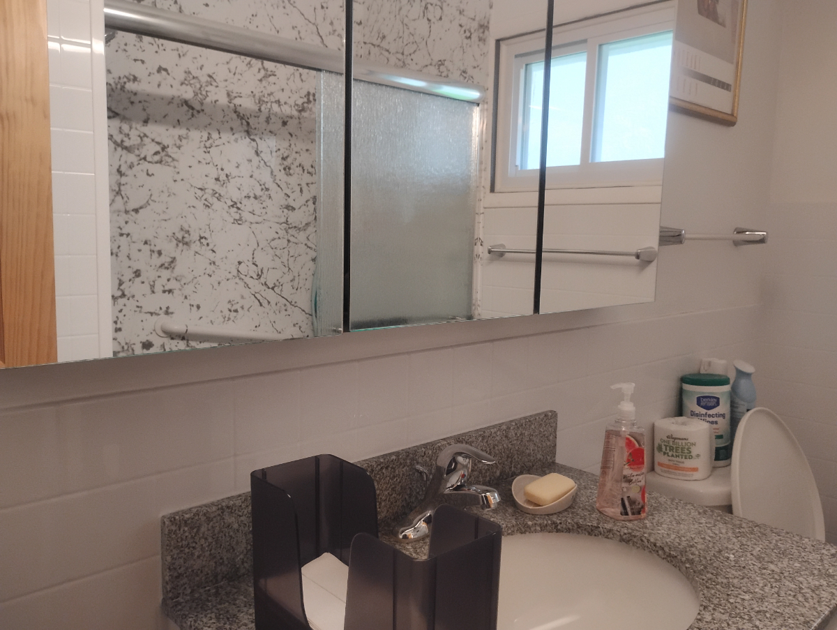 Quiet Eastside Room in a House For Traveling Nurses - Shared Living Areas, All Comforts Included, 3. - Photo 4