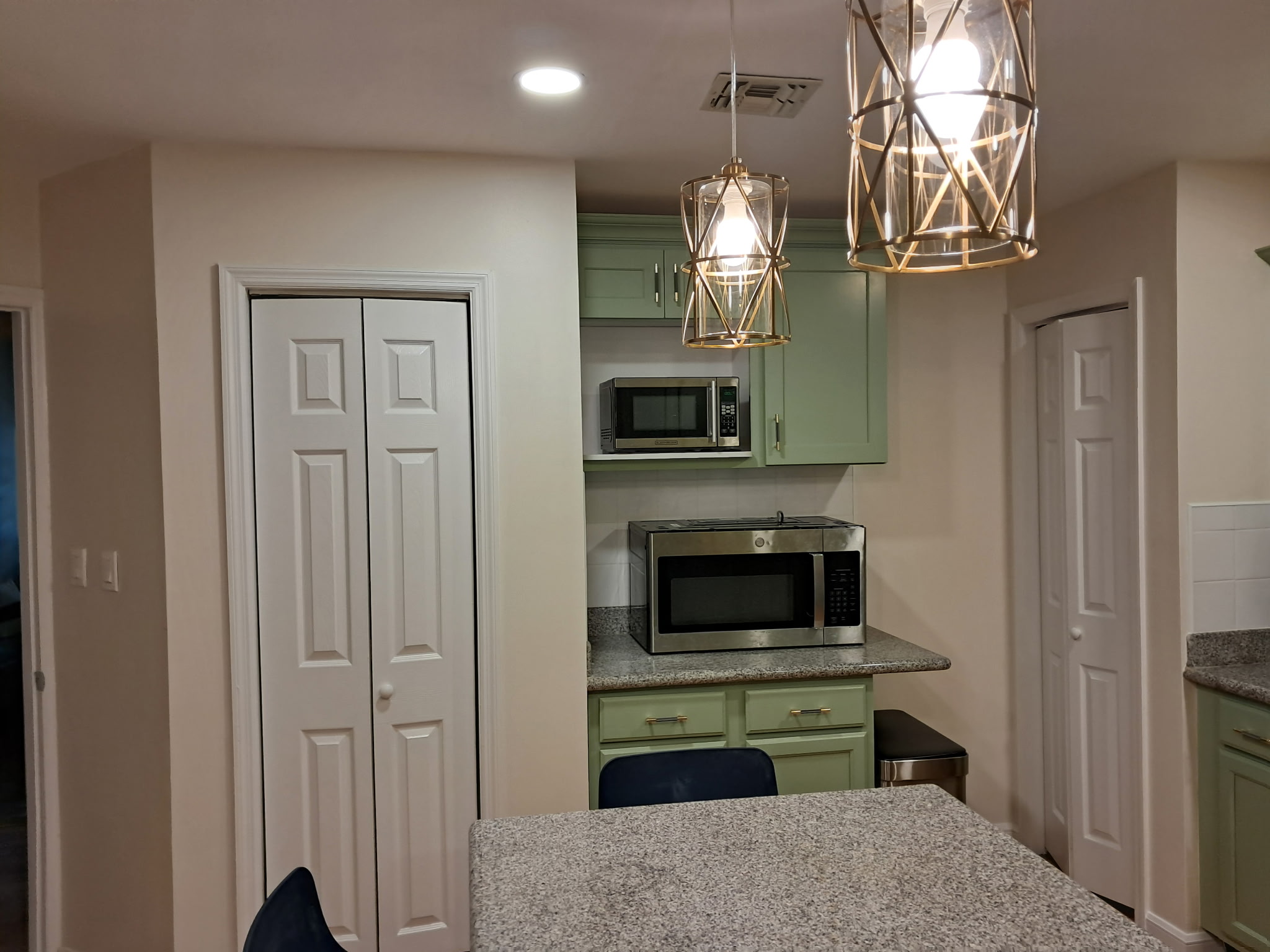Bright, Peaceful and Renovated Room in Ranch... - Photo 11