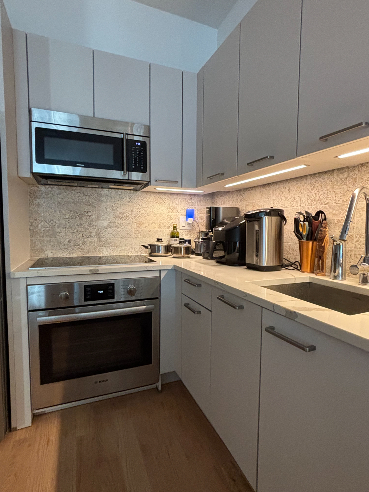Large modern Brooklyn 1 Br w/ in-unit Laundry + Gym - Photo 7