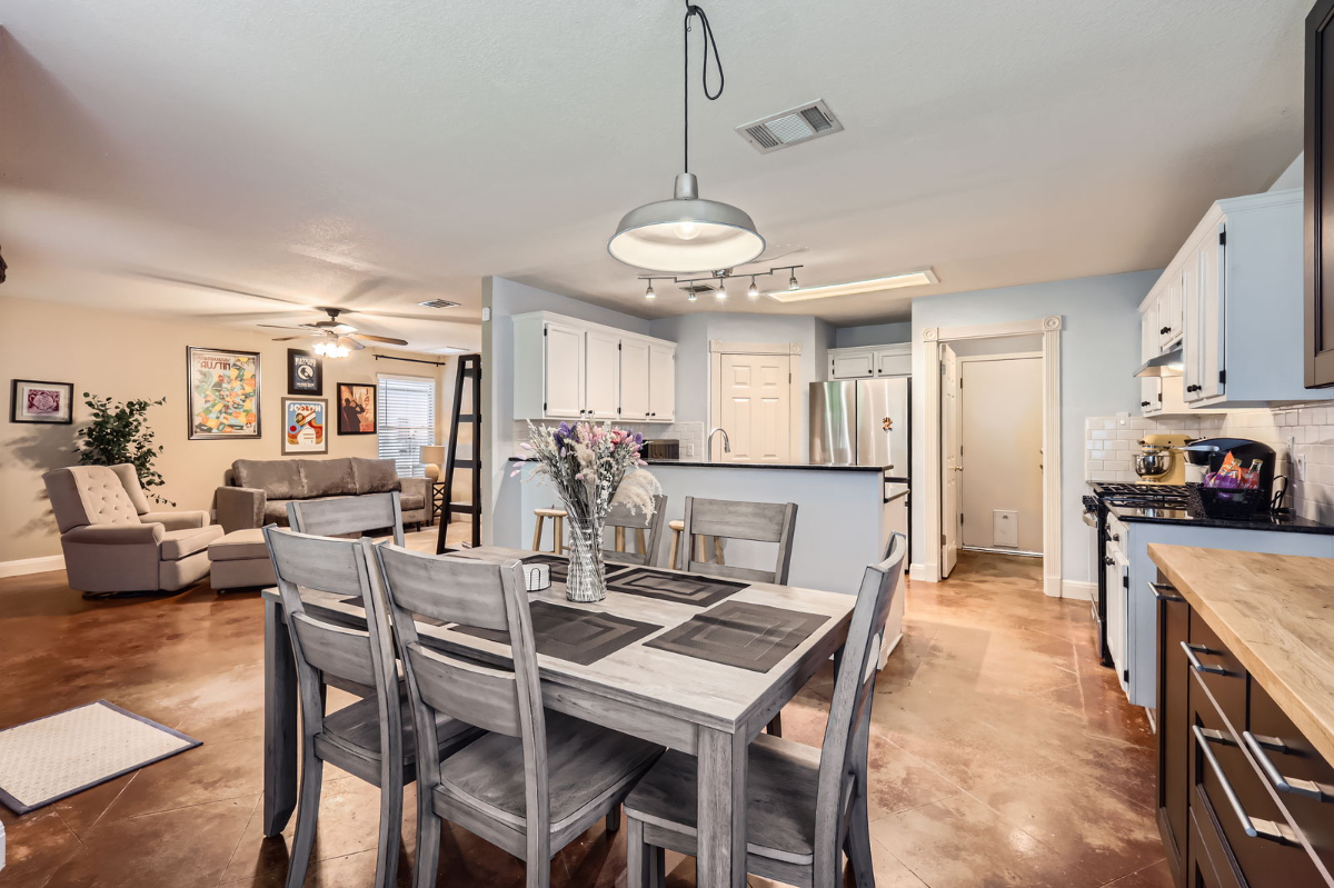 TCH - Cozy 3bd/2.5ba home in Austin with Workspace - Photo 12