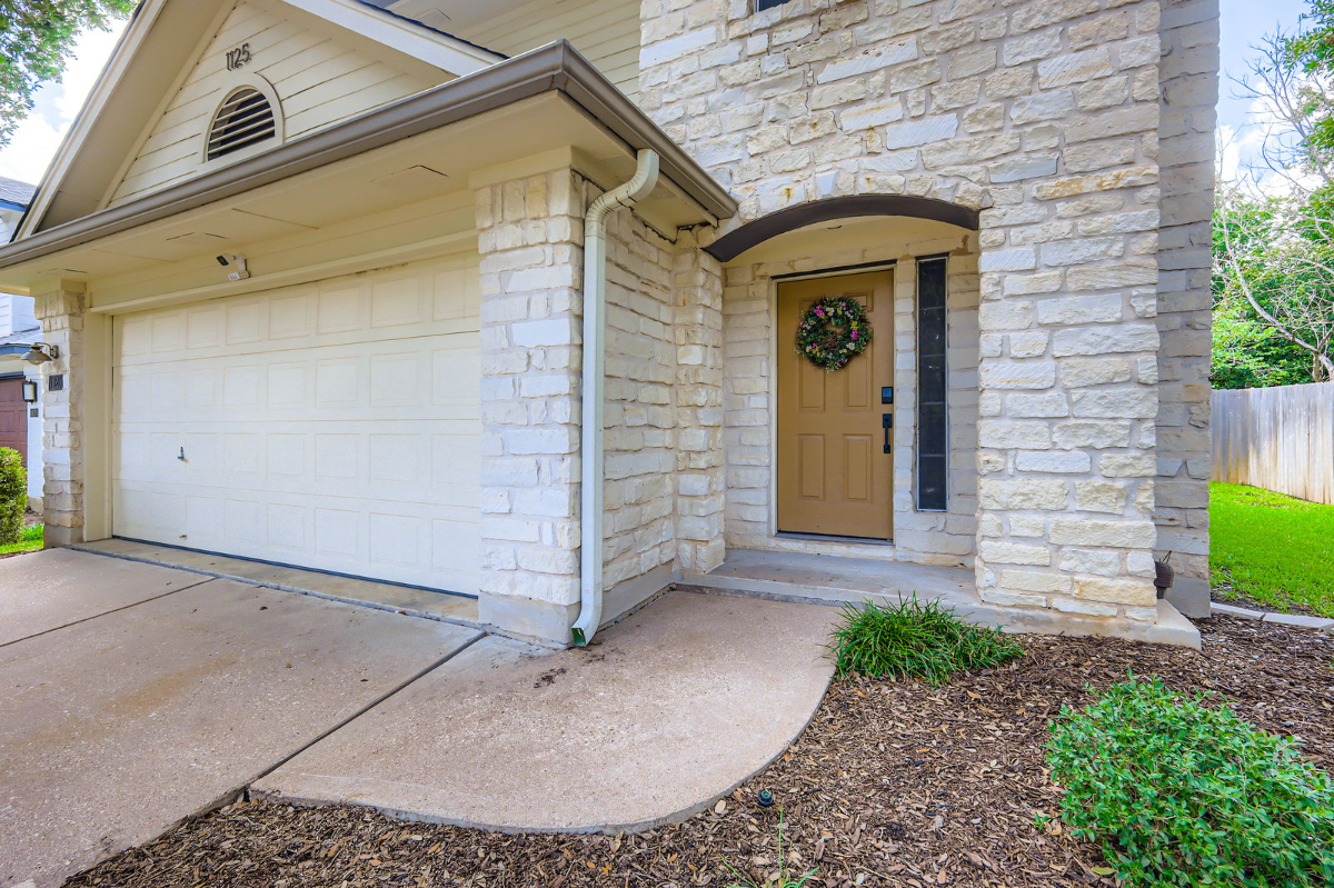 TCH - Cozy 3bd/2.5ba home in Austin with Workspace - Photo 4