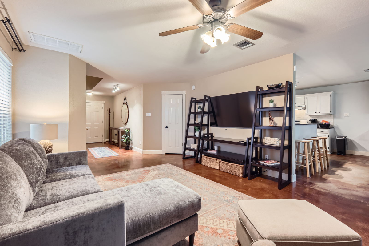 TCH - Cozy 3bd/2.5ba home in Austin with Workspace - Photo 7