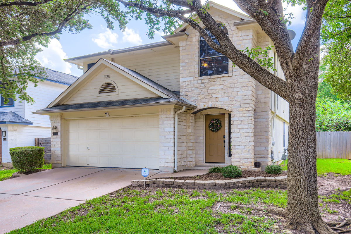 TCH - Cozy 3bd/2.5ba home in Austin with Workspace - Photo 2