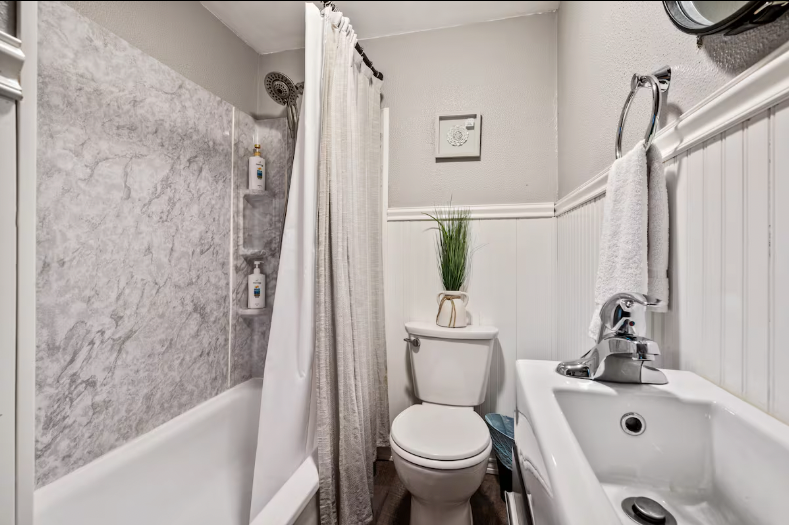 Cozy King Suite - Bloomfield - 1 BR/ 1Bath with back yard - Photo 3