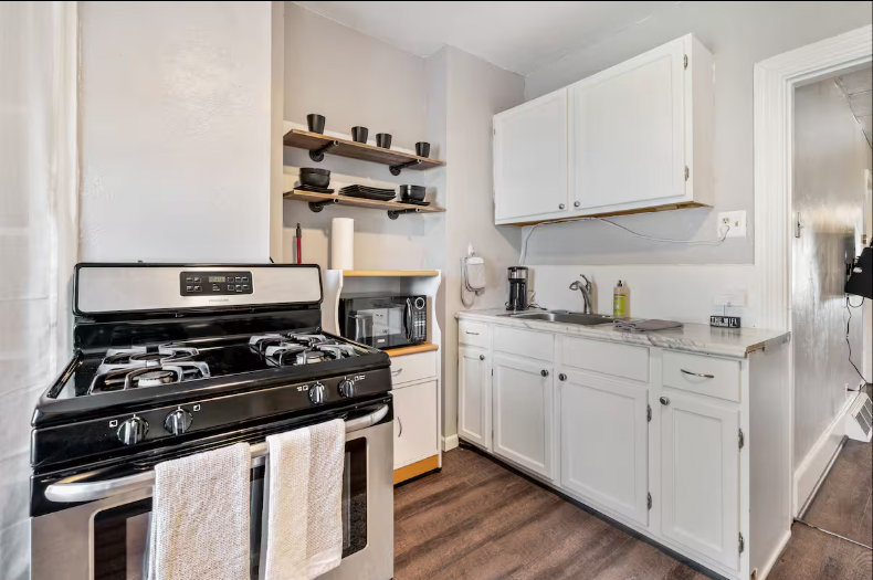 Cozy King Suite - Bloomfield - 1 BR/ 1Bath with back yard - Photo 11
