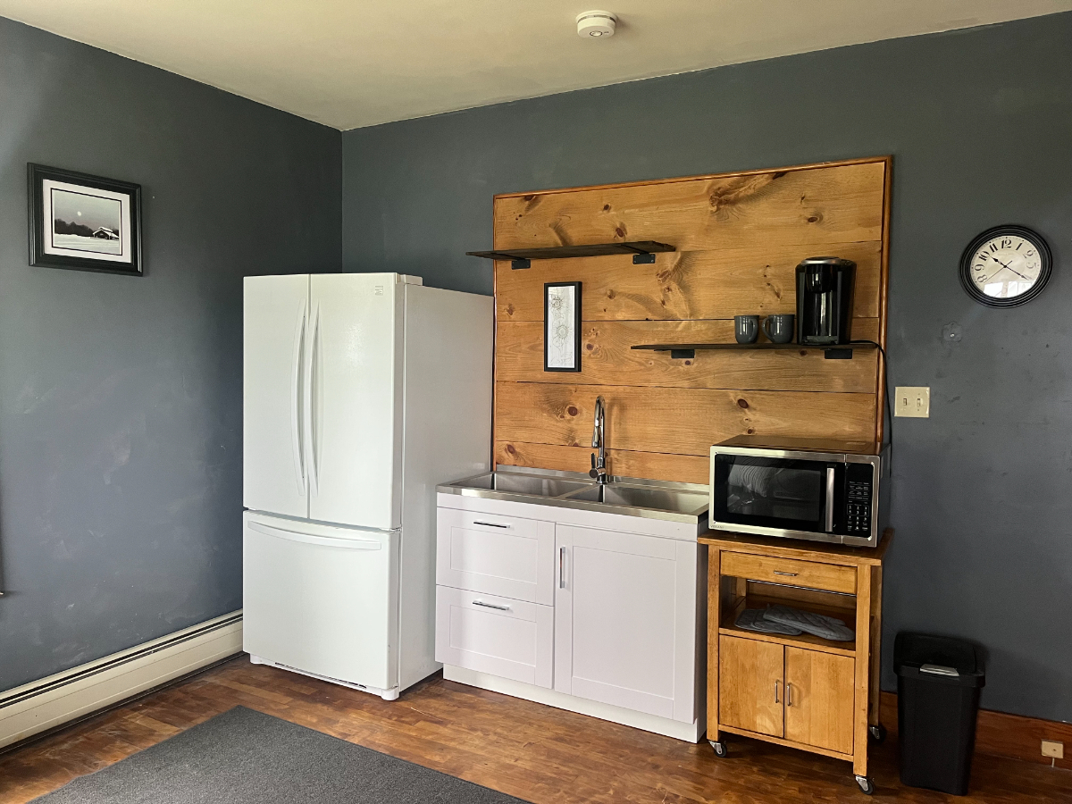 Quiet One Bedroom Apartment Near Hospital- EVERYTHING INCLUDED - Photo 1