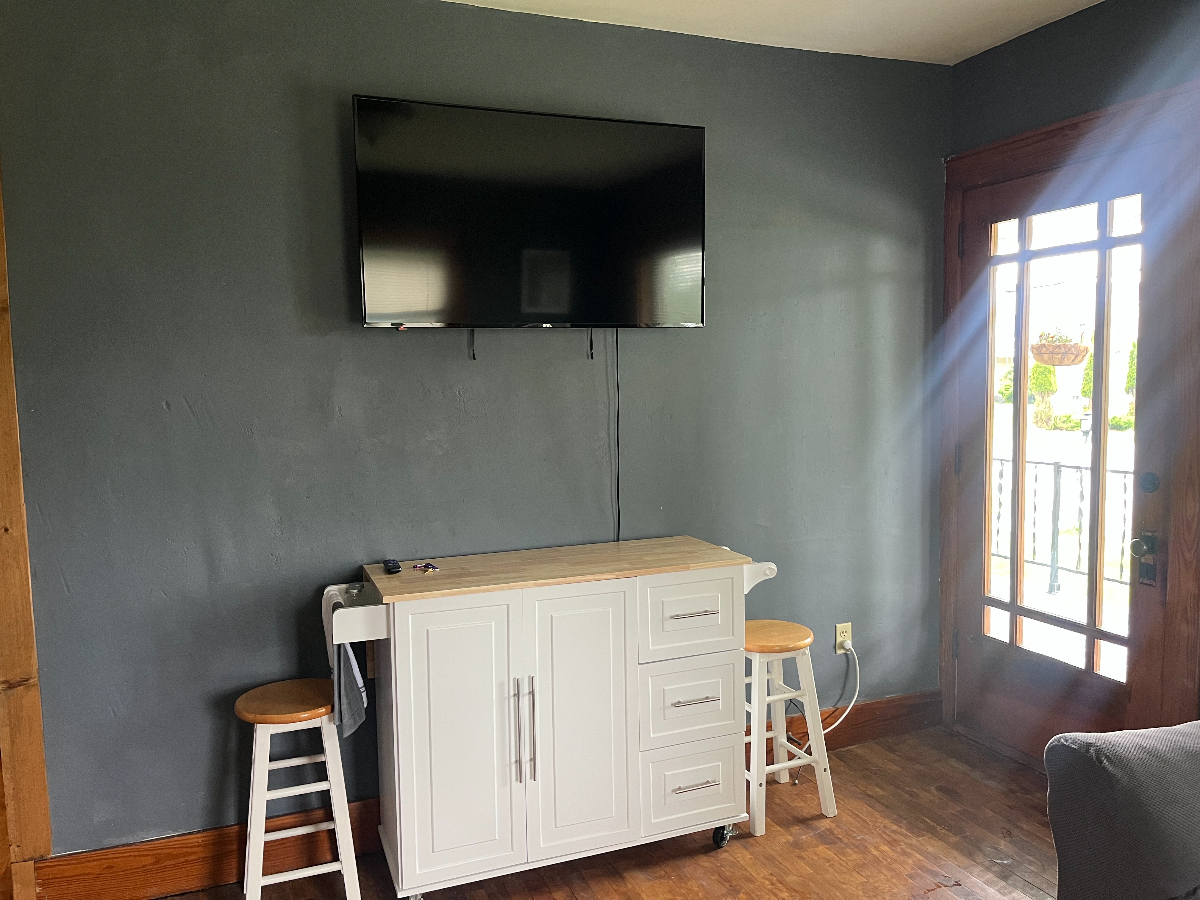 Quiet One Bedroom Apartment Near Hospital- EVERYTHING INCLUDED - Photo 4