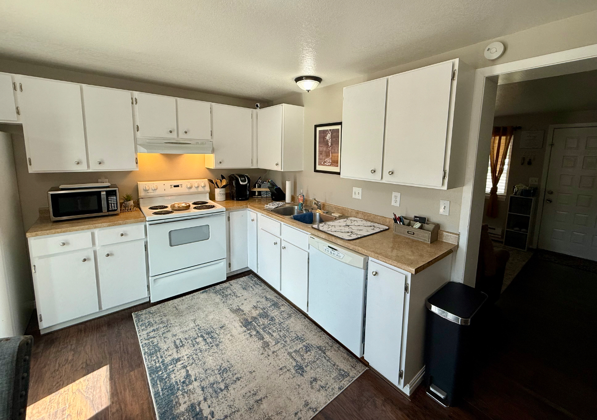 Cozy Home Away From Home - Photo 5