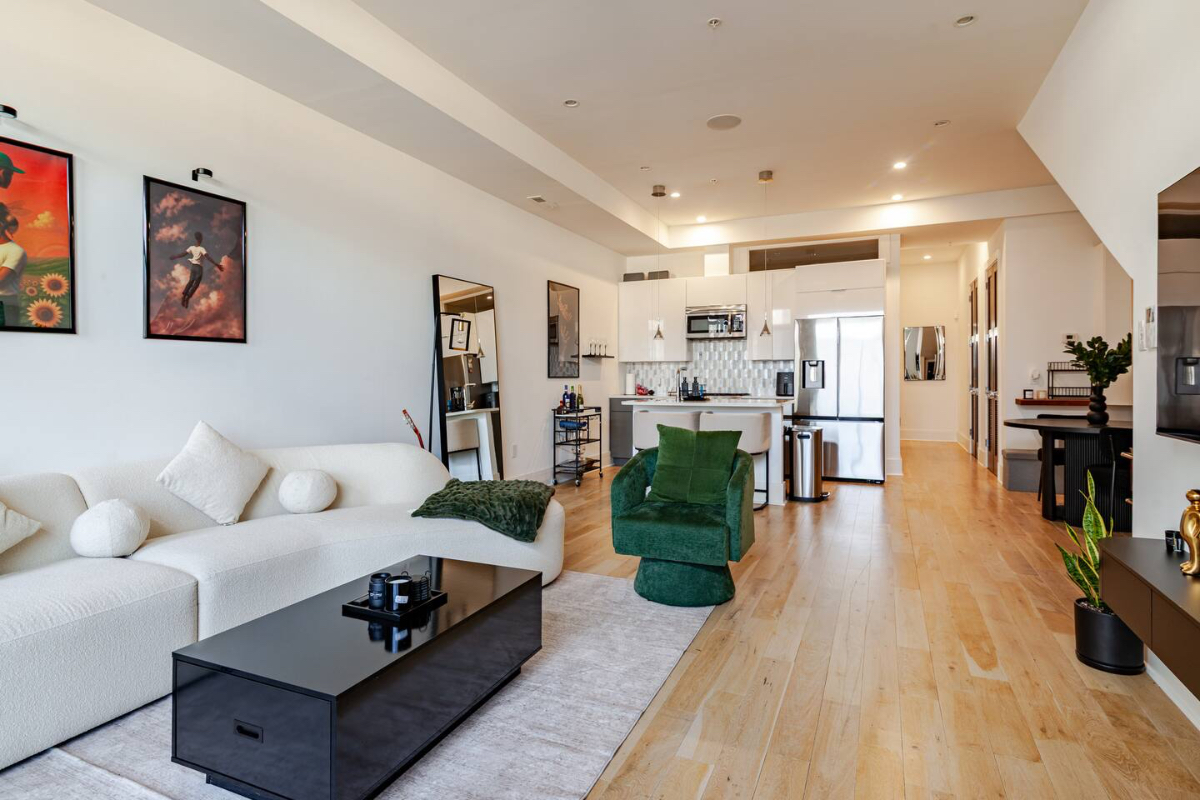 COZY MODERN PRIVATE ROOM IN PETWORTH CONDO - Photo 2