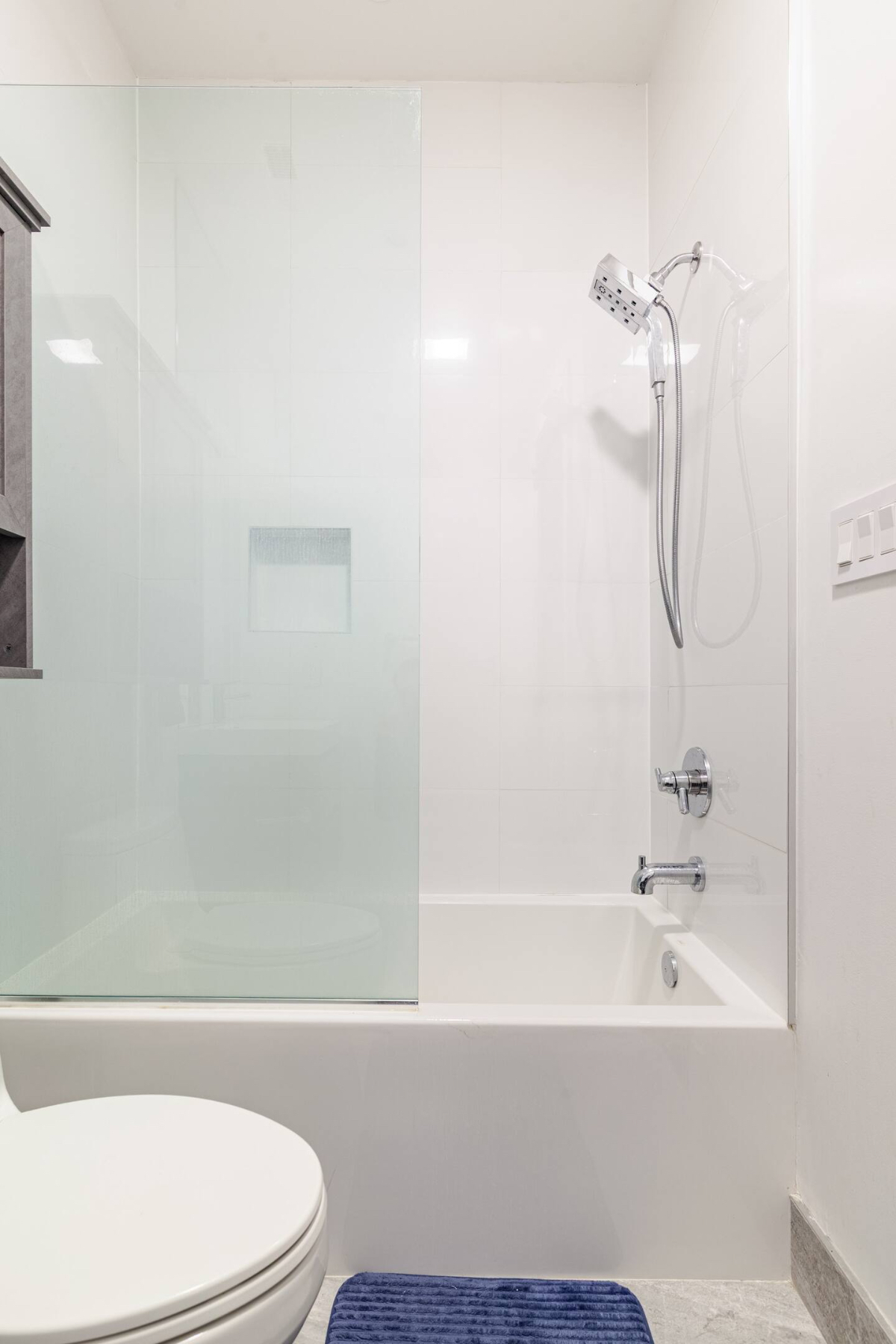 COZY MODERN PRIVATE ROOM IN PETWORTH CONDO - Photo 3