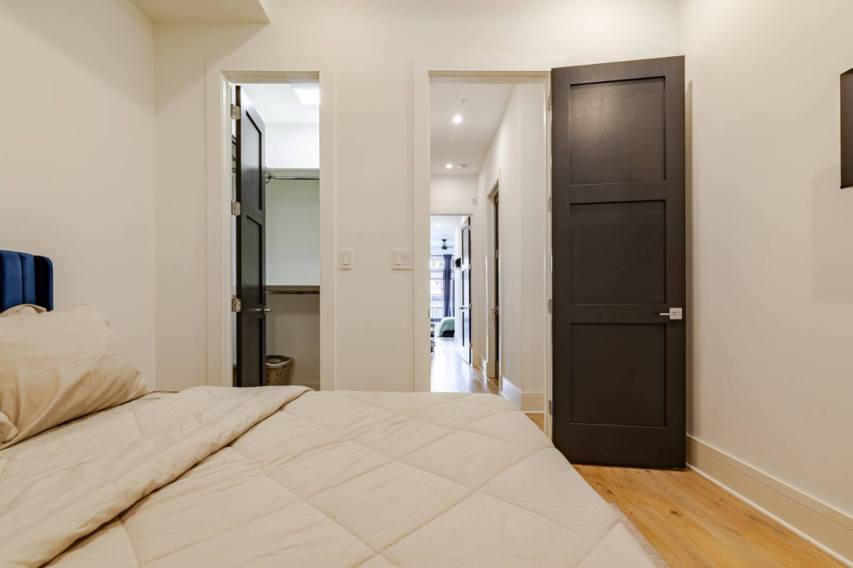 COZY MODERN PRIVATE ROOM IN PETWORTH CONDO - Photo 4