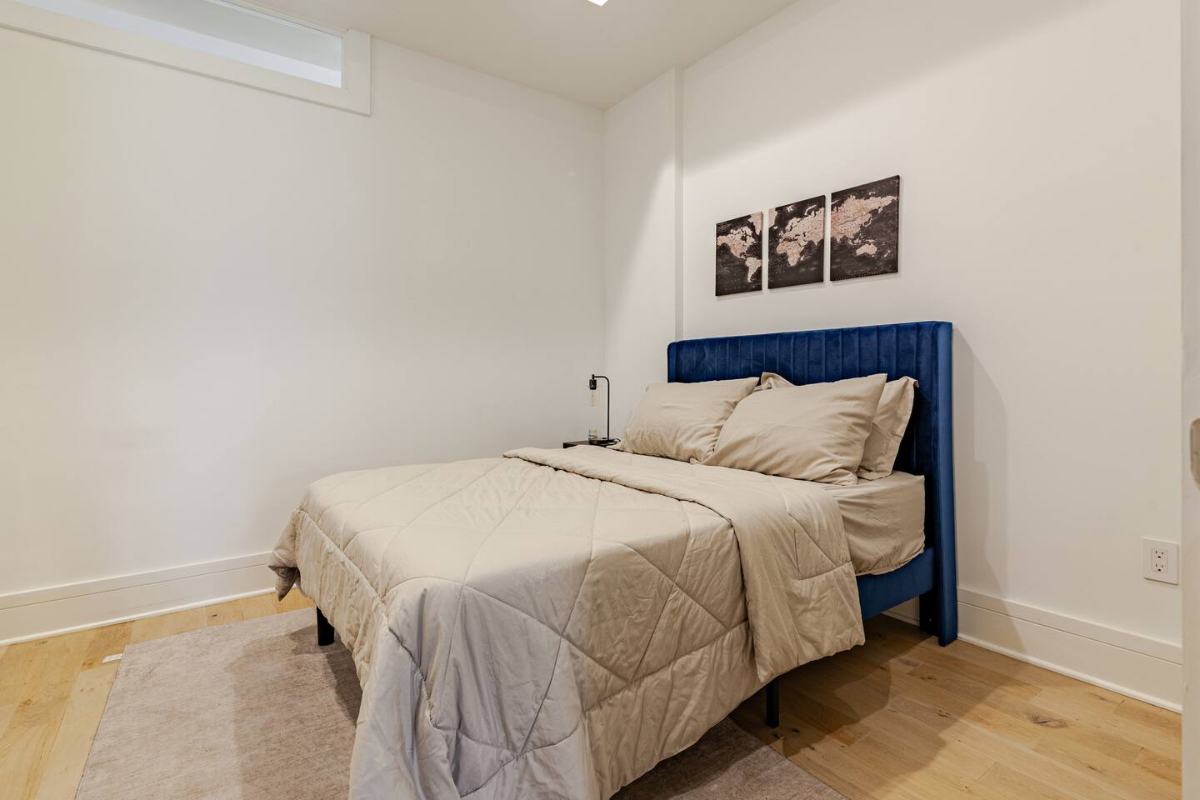 COZY MODERN PRIVATE ROOM IN PETWORTH CONDO - Photo 5