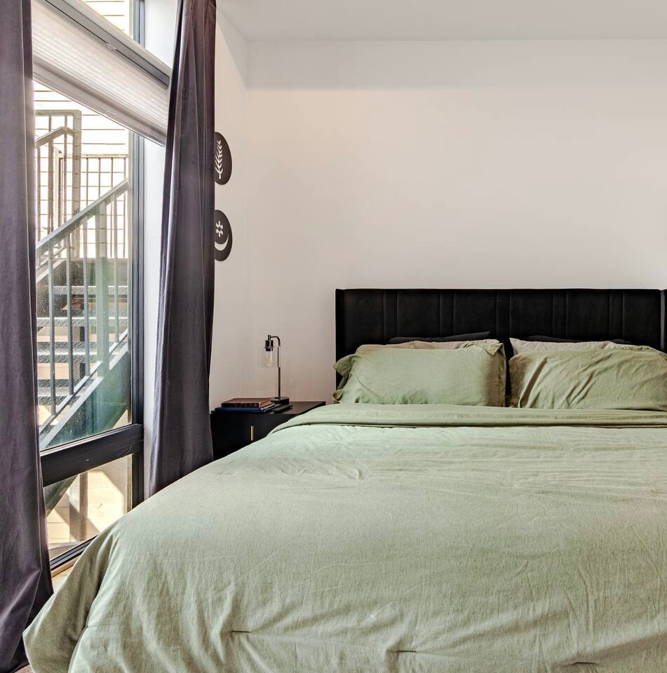 COZY MODERN PRIVATE ROOM IN PETWORTH CONDO - Photo 7