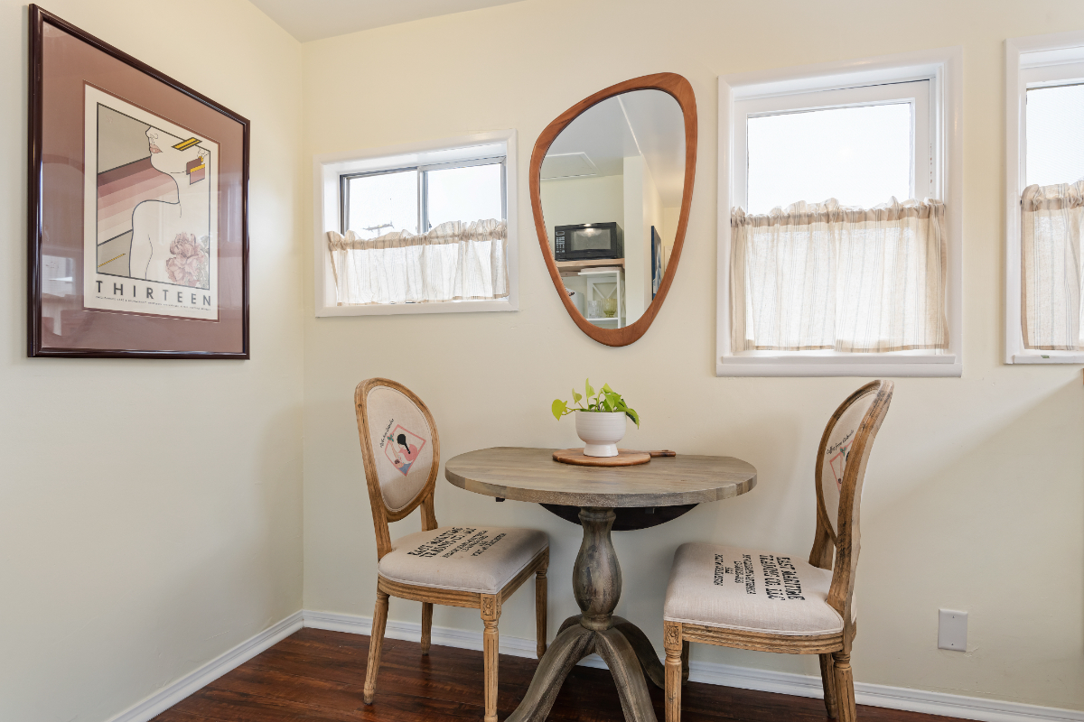 Charming Garden Cottage by the Beach - Private, Pet-Friendly & Ready to Settle In - Photo 6