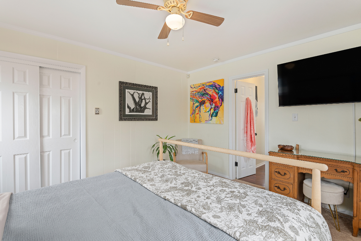 Charming Garden Cottage by the Beach - Private, Pet-Friendly & Ready to Settle In - Photo 3