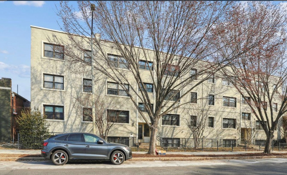 Room for Rent in a Stylish 2BR 2BA Furnished Condo in Hill East - Photo 8