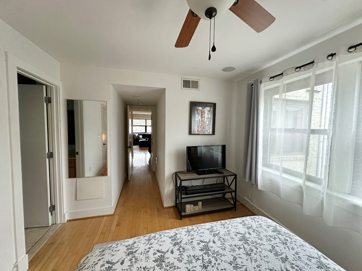 Room for Rent in a Stylish 2BR 2BA Furnished Condo in Hill East - Photo 10