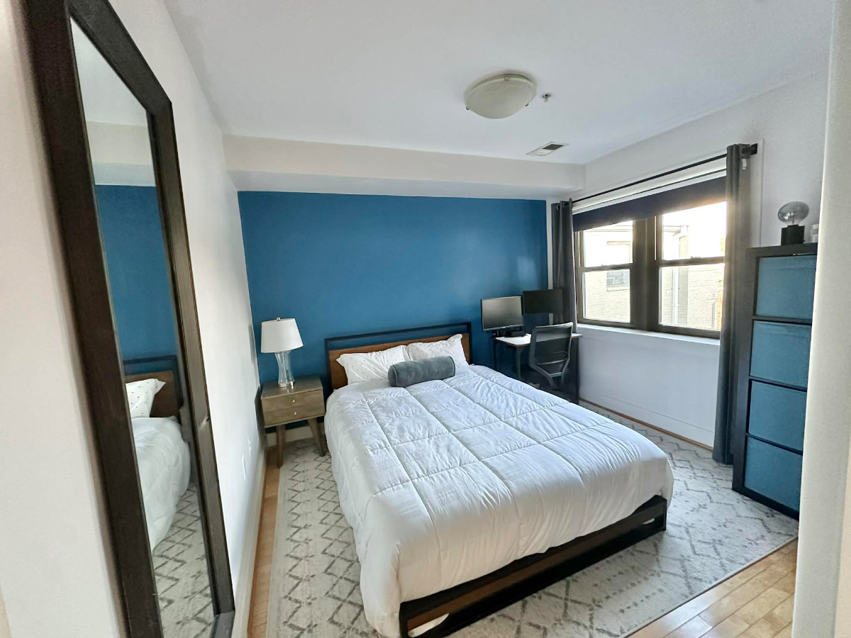 Room for Rent in a Stylish 2BR 2BA Furnished Condo in Hill East - Photo 11