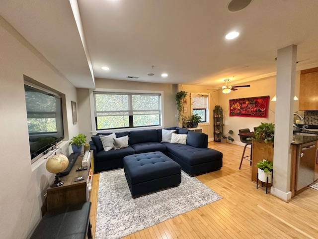 Room for Rent in a Stylish 2BR 2BA Furnished Condo in Hill East - Photo 12