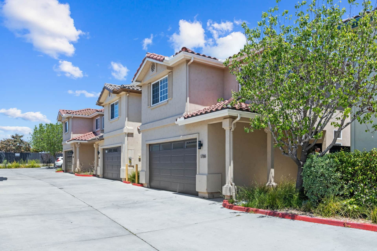 4BR, Close to Beach, W/D, Imperial Beach, Garage - Photo 1