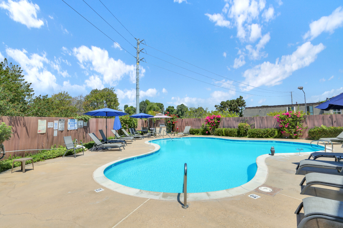 Point Loma 1 BR, W/D, Remodeled, Parking - Photo 1