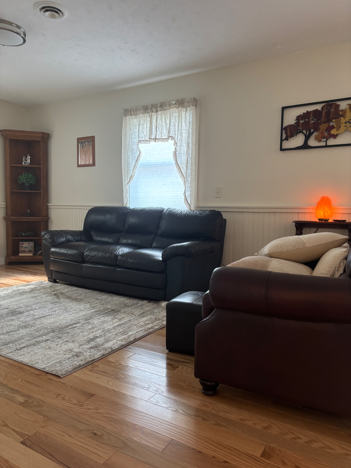 Beautiful Downtown Apartment - Photo 9