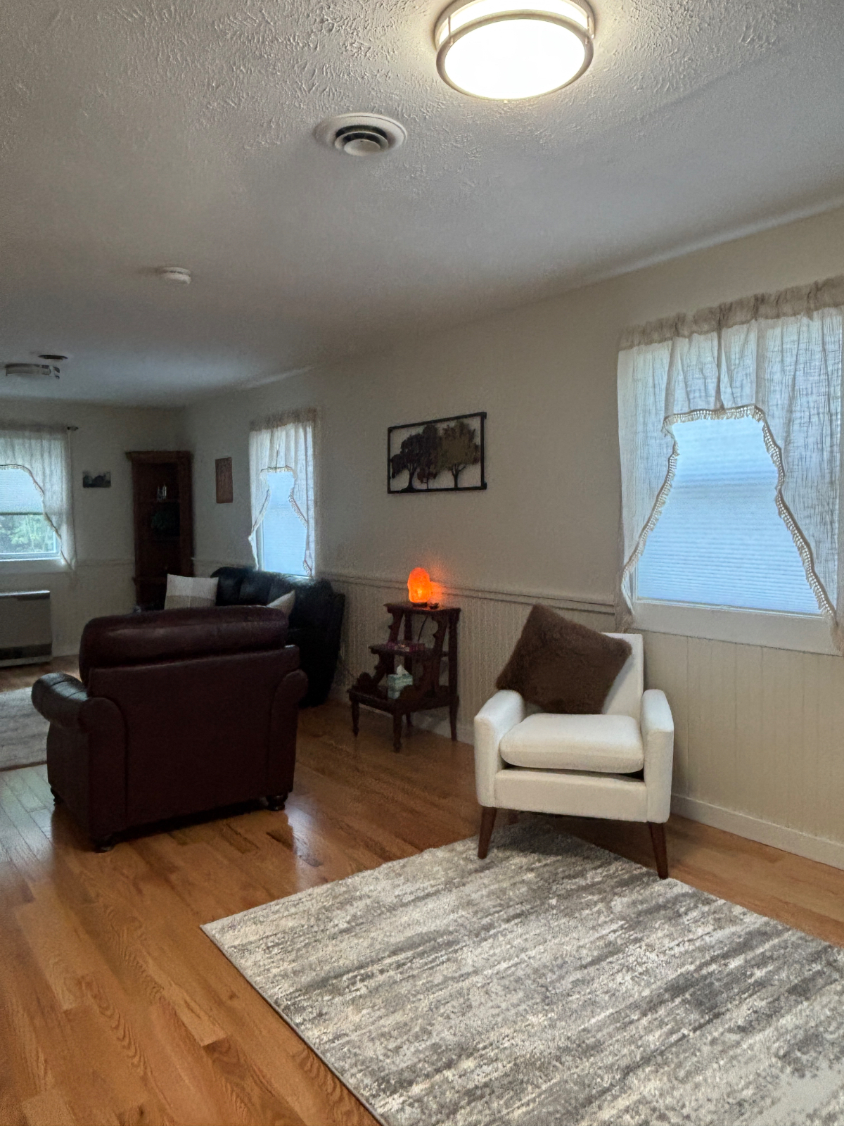 Beautiful Downtown Apartment - Photo 11