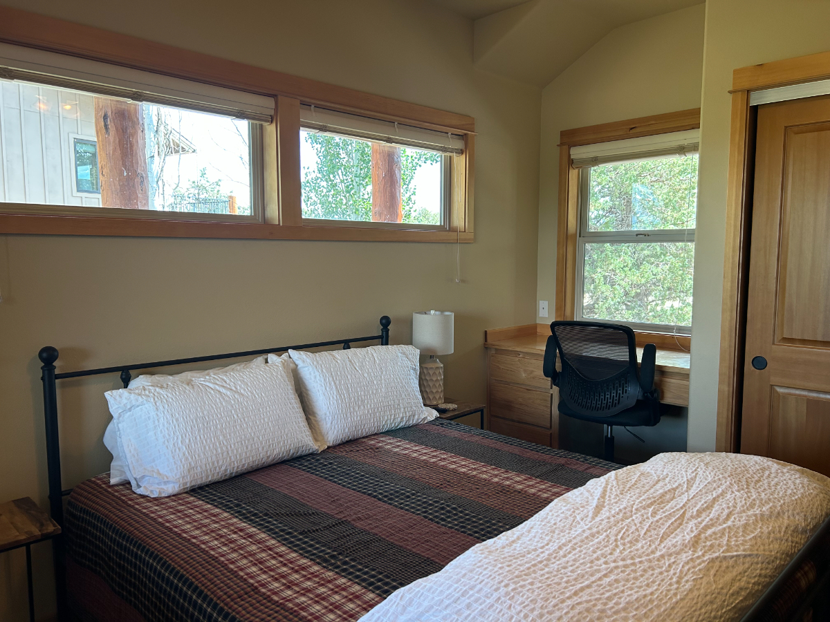 Room with Queen Bed and Private Bath in Hallway - Photo 6
