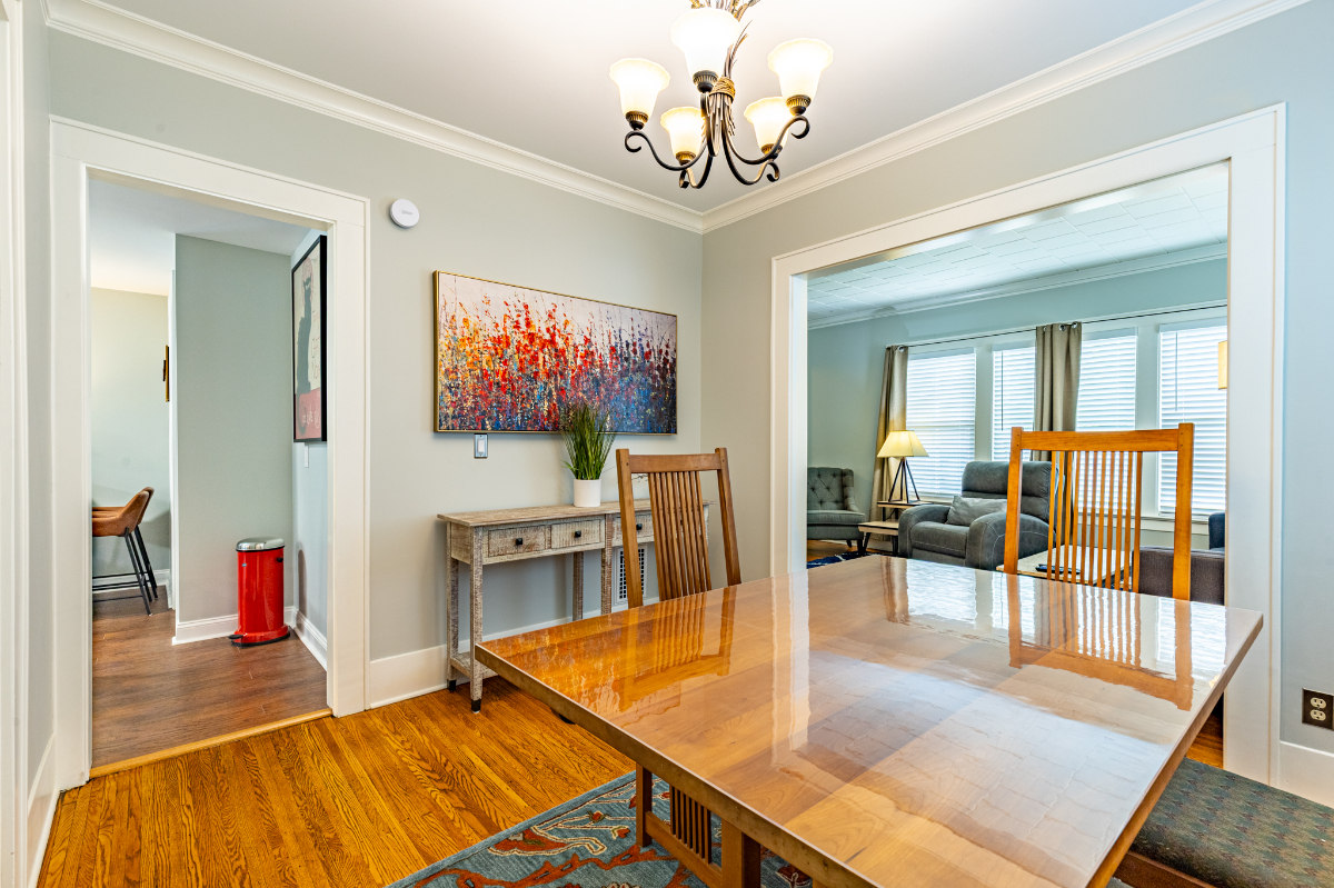 Serenity Between Two Major Hospitals - Beautifully renovated classic home on the West Side. MaidenKe - Photo 5