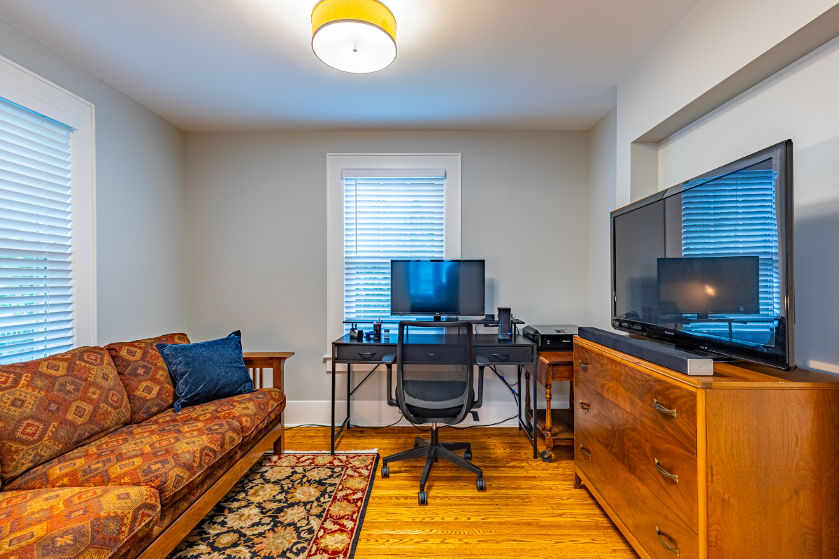 Serenity Between Two Major Hospitals - Beautifully renovated classic home on the West Side. MaidenKe - Photo 7