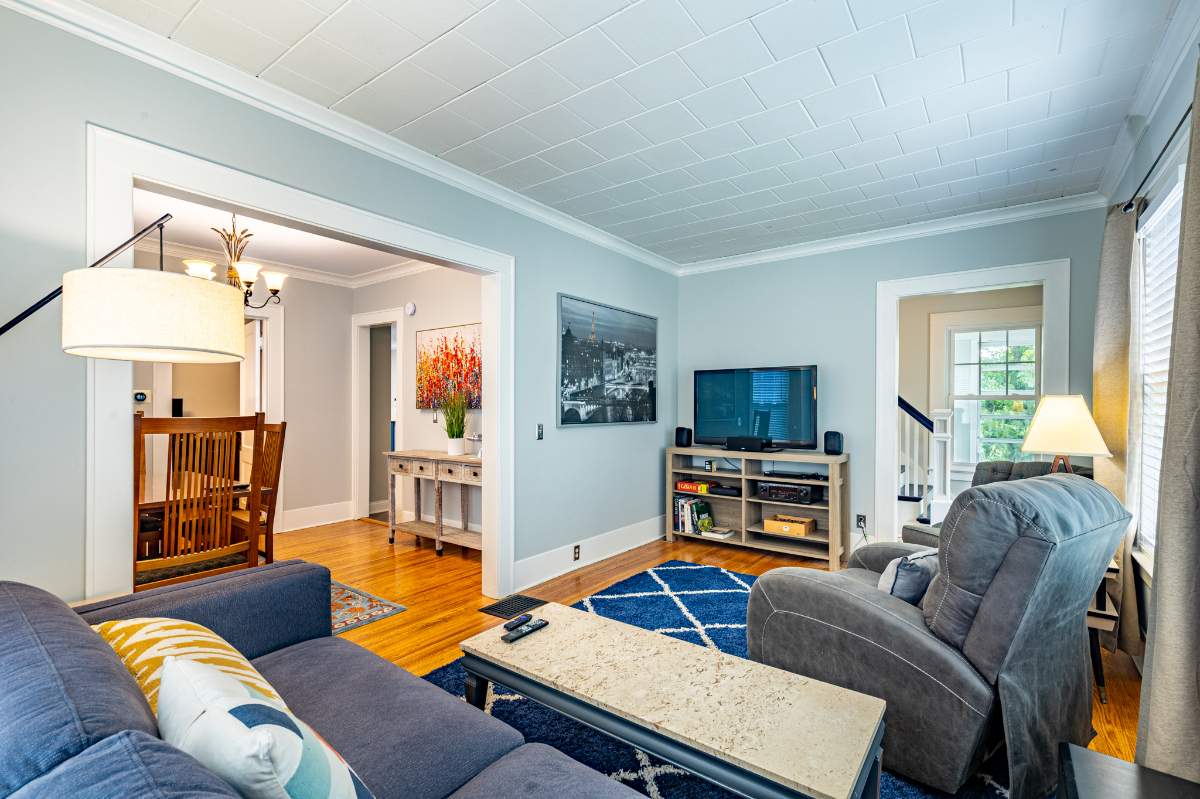Serenity Between Two Major Hospitals - Beautifully renovated classic home on the West Side. MaidenKe - Photo 9
