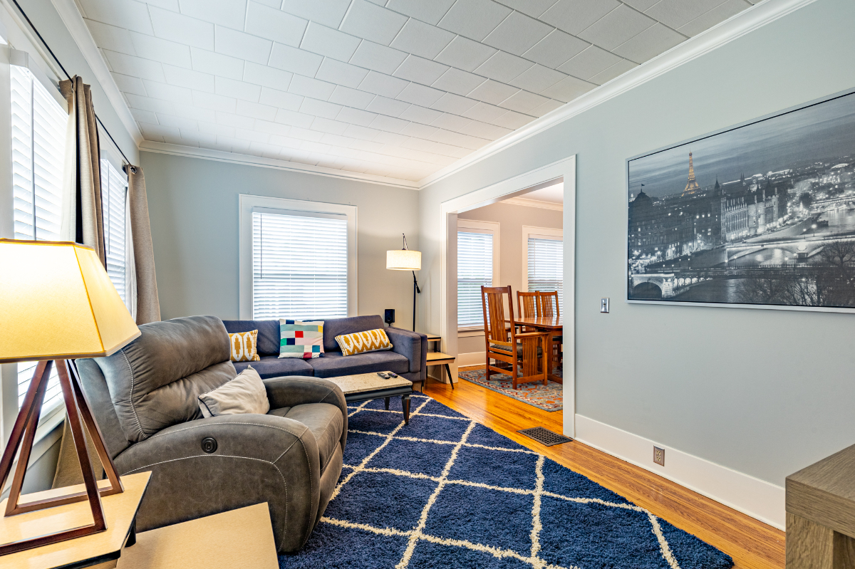 Serenity Between Two Major Hospitals - Beautifully renovated classic home on the West Side. MaidenKe - Photo 10