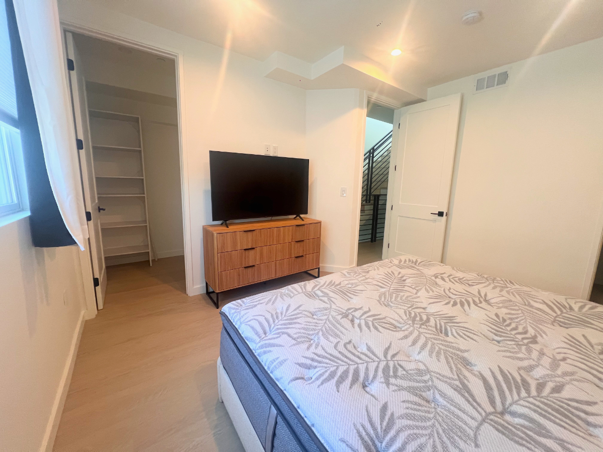 Beverlywood - Kaiser, Cedars, UCLA Private Bedroom w ensuite w Rooftop Views - Photo 6