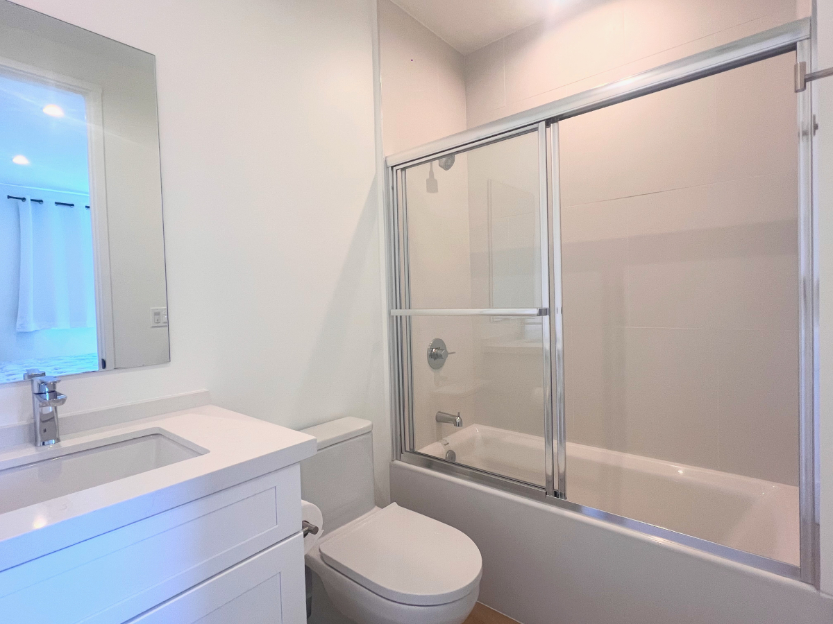 Beverlywood - Kaiser, Cedars, UCLA Private Bedroom w ensuite w Rooftop Views - Photo 3