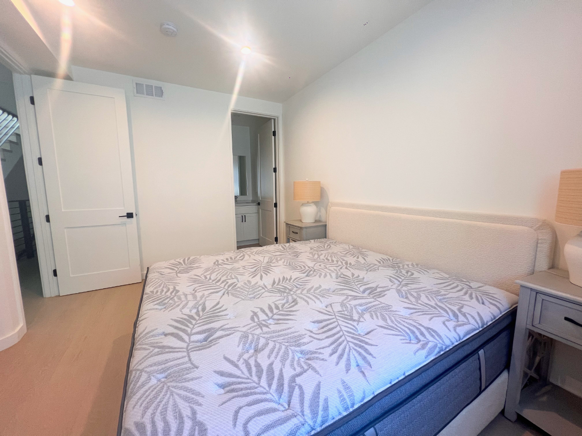 Beverlywood - Kaiser, Cedars, UCLA Private Bedroom w ensuite w Rooftop Views - Photo 5