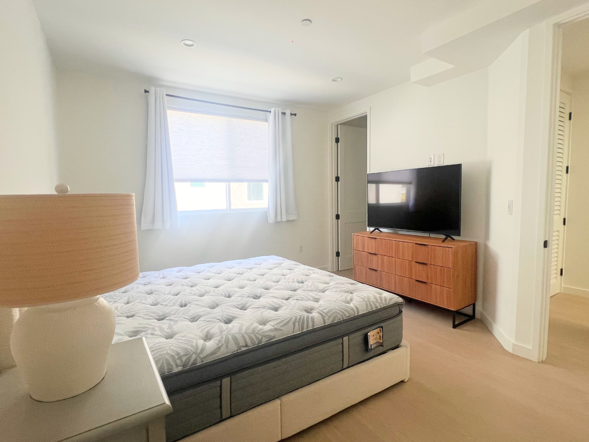 Beverlywood - Kaiser, Cedars, UCLA Private Bedroom w ensuite w Rooftop Views - Photo 4